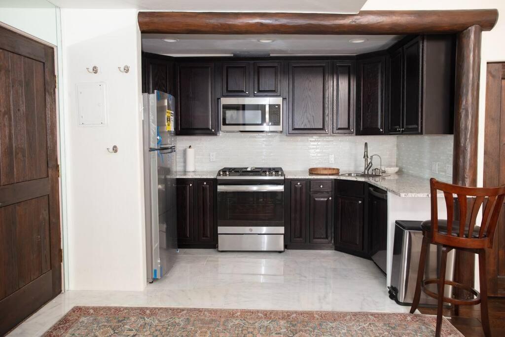 Aspen Stash Pad With Fireplace, Parking, W/D Екстер'єр фото